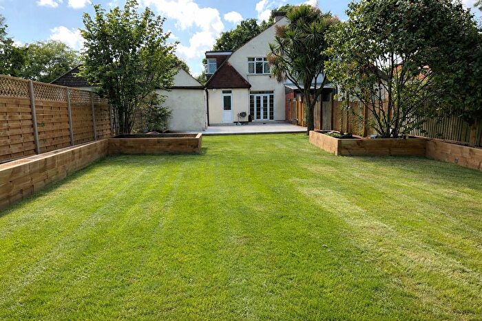 4 Bedroom Semi Detached House For Sale In Bridle Road, Croydon, CR0