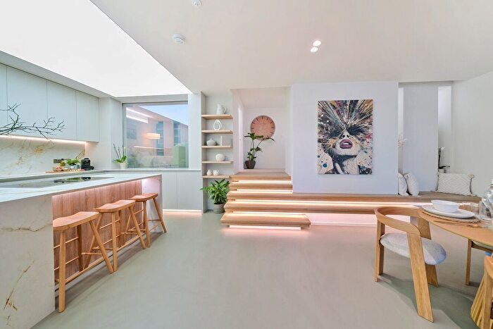 2 Bedroom Flat For Sale In Vinery Way, London, W6