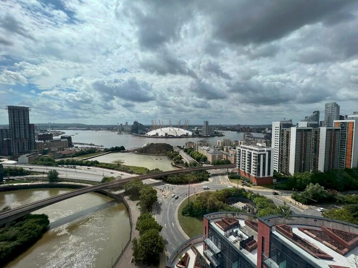 1 Bedroom Flat To Rent In Avalon Point, Silvocea Way, E14