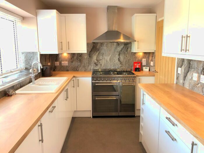 1 Bedroom Flat To Rent In Poplar Road, Porthcawl, CF36