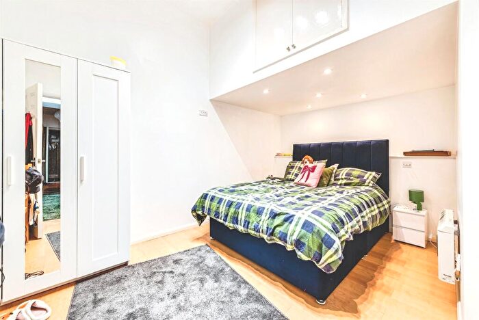 2 Bedroom Flat For Sale In Middle Way, Chinnor, OX39