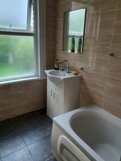 4 Bedroom Semi-Detached House To Rent In Byron Road, Walthamstow, E17