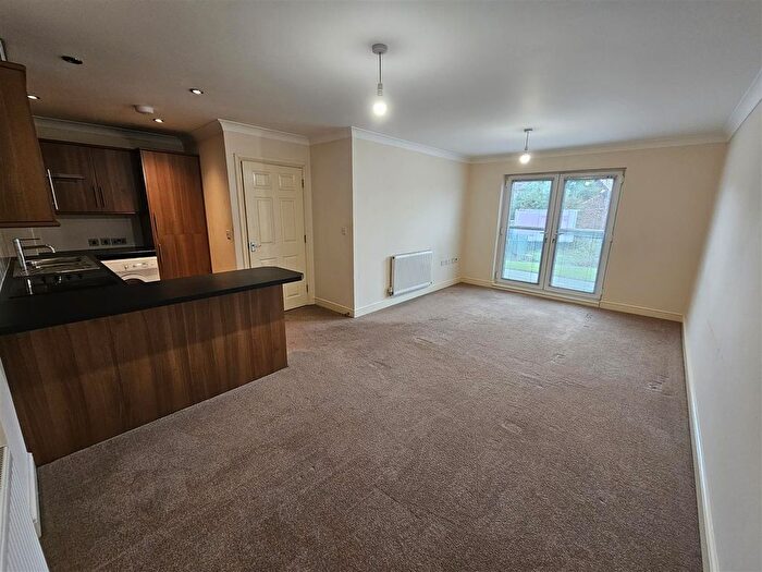 2 Bedroom Flat To Rent In Rochdale Lane, Lancs, OL10