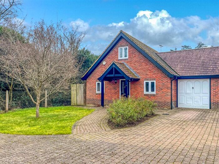 3 Bedroom Link Detached House For Sale In Ilex Close, Sonning Common, RG4