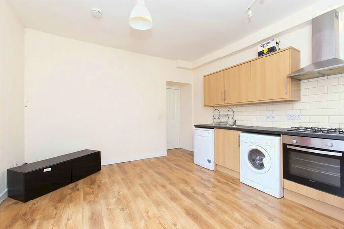 2 Bedroom Flat To Rent In High Street, Dalkeith, Midlothian, EH22
