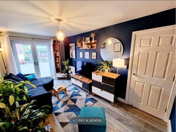 2 Bedroom Maisonette To Rent In Heather Rise, Scarborough, YO12