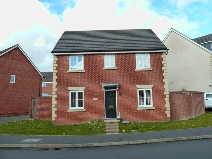4 Bedroom Detached House To Rent In Meysydd Y Coleg, Carmarthen, SA31
