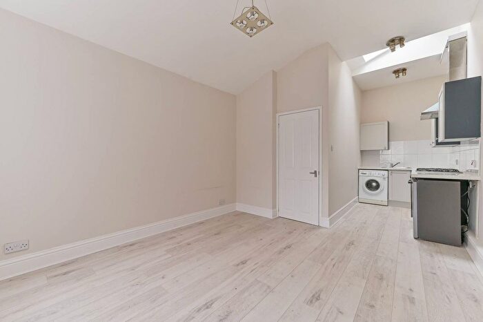 1 Bedroom Studio For Sale In St Peter's Street, South Croydon, CR2