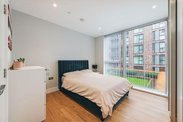 2 Bedroom Flat For Sale In Plough Lane, London, SW17