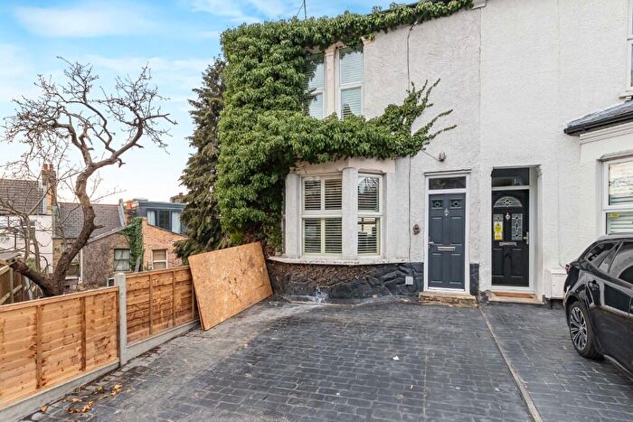 2 Bedroom End Of Terrace House For Sale In Cantwell Road, London, SE18