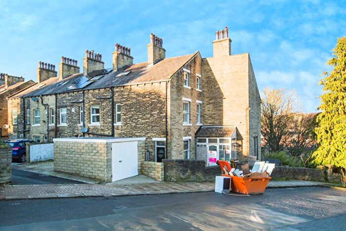 4 Bedroom End Terrace House For Sale In Clover Hill Road, Halifax, HX1