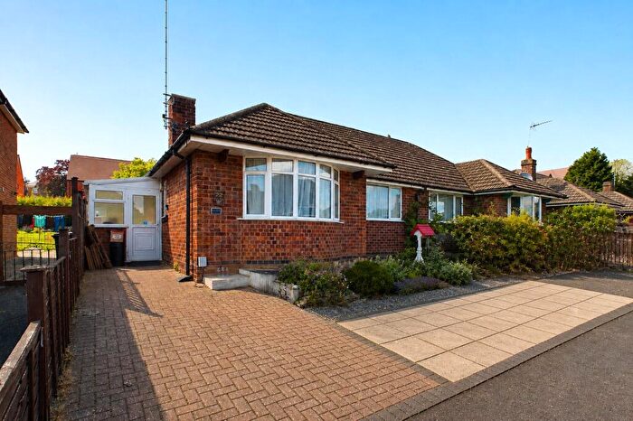 2 Bedroom Bungalow For Sale In Greenfield Avenue, Kettering, Northamptonshire, NN15