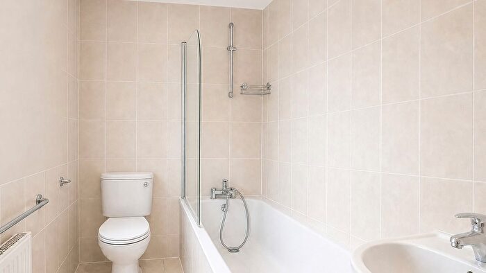 2 Bedroom Flat To Rent In Whitehorse Road, Croydon, CR0