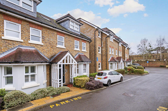 2 Bedroom Apartment To Rent In Ravens Close, Surbiton, Surrey, KT6