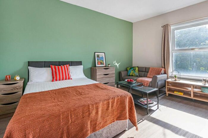 1 Bedroom Flat To Rent In Moor View, Leeds, LS6