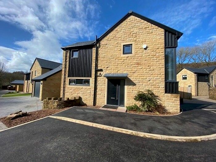 4 Bedroom Detached House To Rent In Weakey Green, Diggle, Saddleworth, OL3