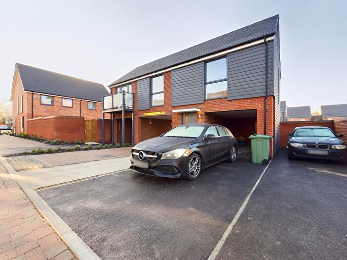 2 Bedroom Coach House To Rent In Bordon, GU35