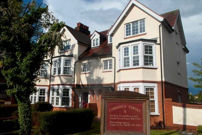 2 Bedroom Flat To Rent In Gubbins Lane, Harold Wood, Romford RM3