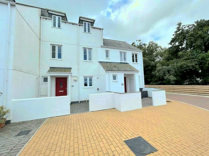 4 Bedroom Town House To Rent In Boscastle, PL35
