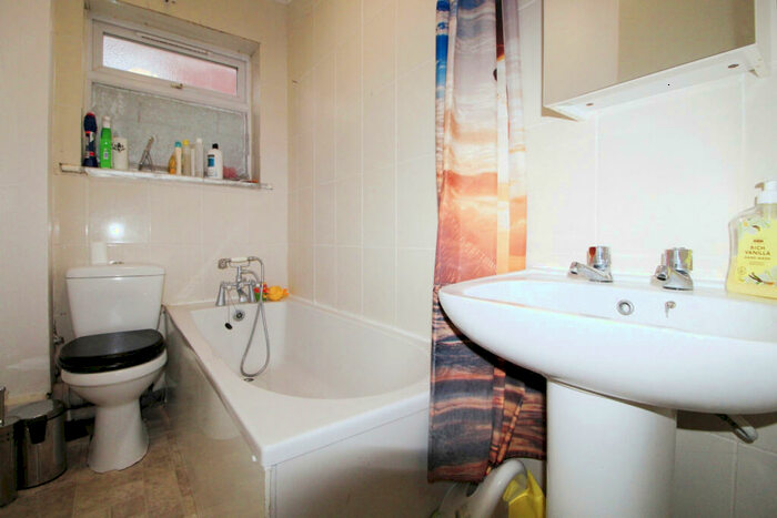 1 Bedroom Maisonette To Rent In Paulhan Road, Kenton, Harrow, HA3