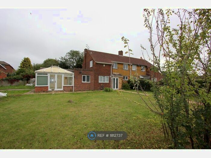 3 Bedroom Semi-Detached House To Rent In Compton Close, Earley, Reading, RG6