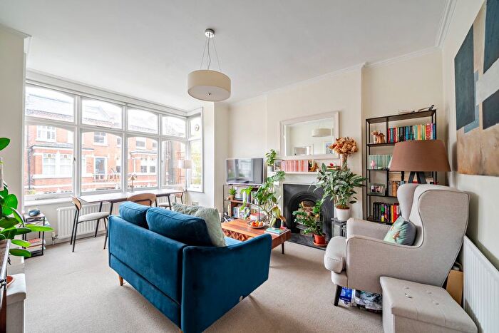 1 Bedroom Flat For Sale In Ennismore Avenue, Chiswick, London, W4