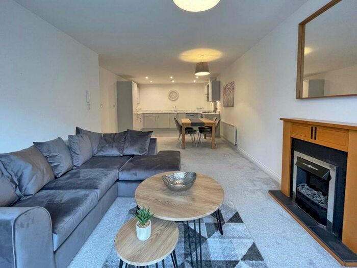 2 Bedroom Flat To Rent In Carisbrooke Road, Far Headingley, Leeds, LS16