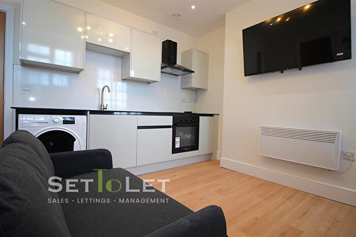 2 Bedroom Apartment To Rent In Mill Hill Lane, Leicester, LE2