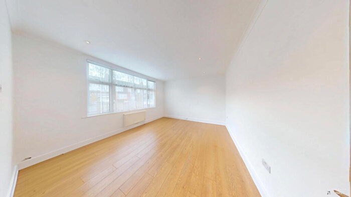 5 Bedroom Terraced House To Rent In Borden Avenue, London, EN1