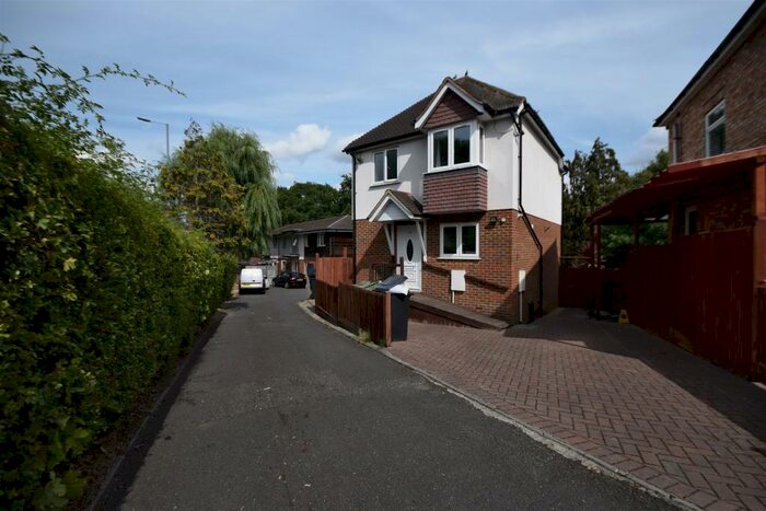 Studio To Rent In Ash Grove, Guildford, GU2