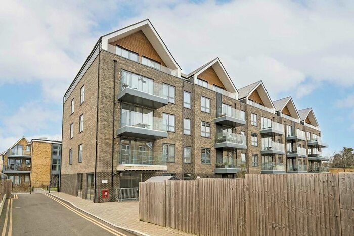 2 Bedroom Flat To Rent In Antoinette Close, Kingston Upon Thames, KT1