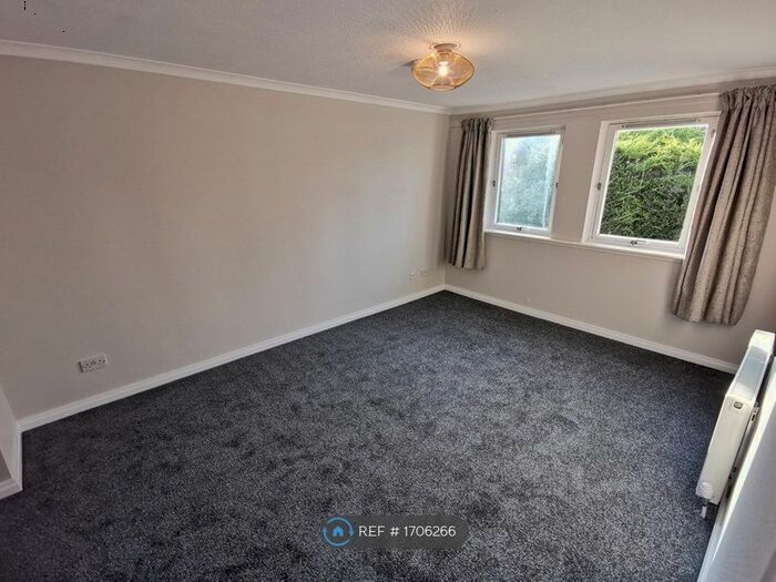 2 Bedroom Flat To Rent In Boat Green, Edinburgh, EH3
