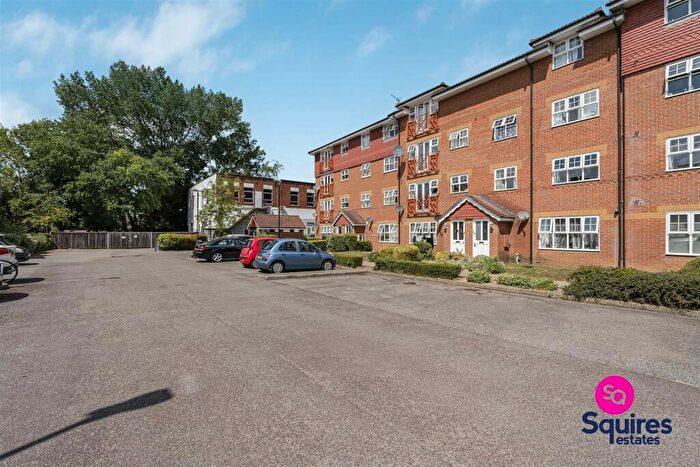 2 Bedroom Flat For Sale In Woodside Lane, London, N12