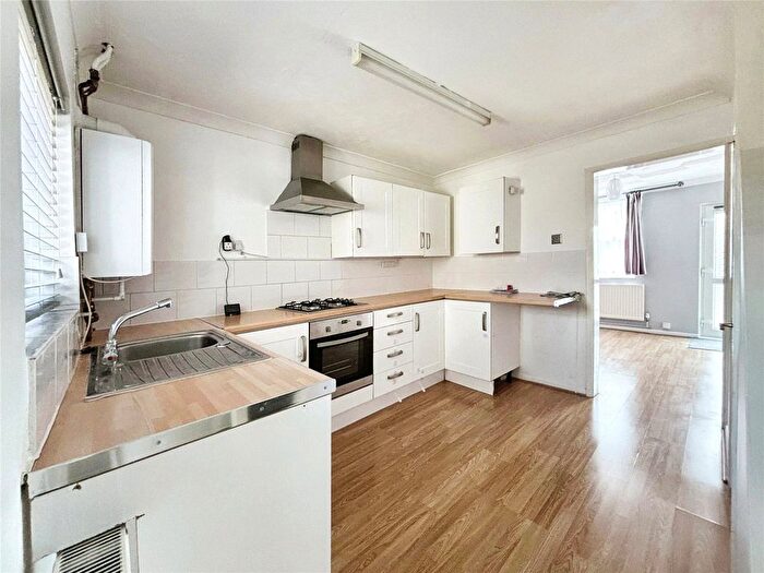 2 Bedroom End Of Terrace House To Rent In Tufton Street, Maidstone, Kent, ME14