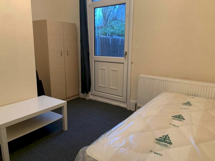 Studio To Rent In Etherley Road, London, N15