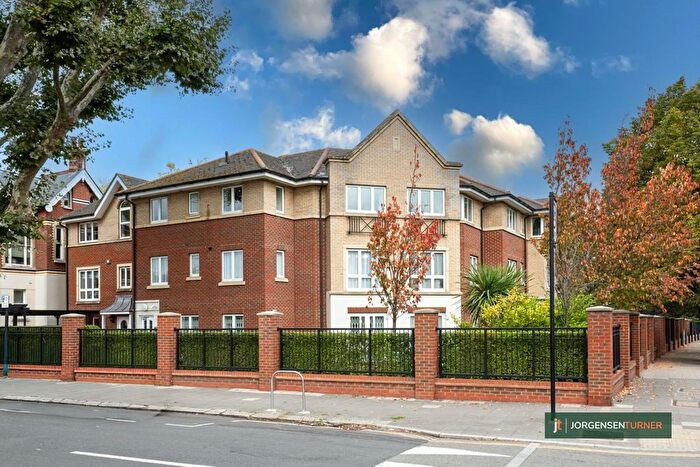 2 Bedroom Flat For Sale In Grasgarth Close, London, W3