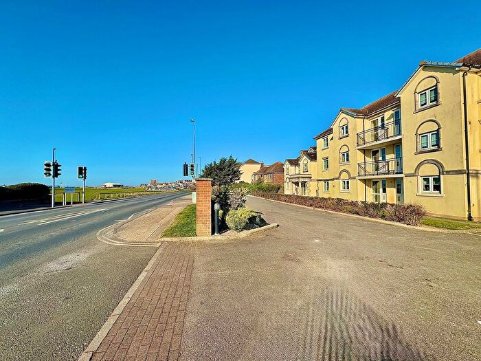 1 Bedroom Bungalow For Sale In Beachville Court, Brighton Road, Lancing, West Sussex, BN15