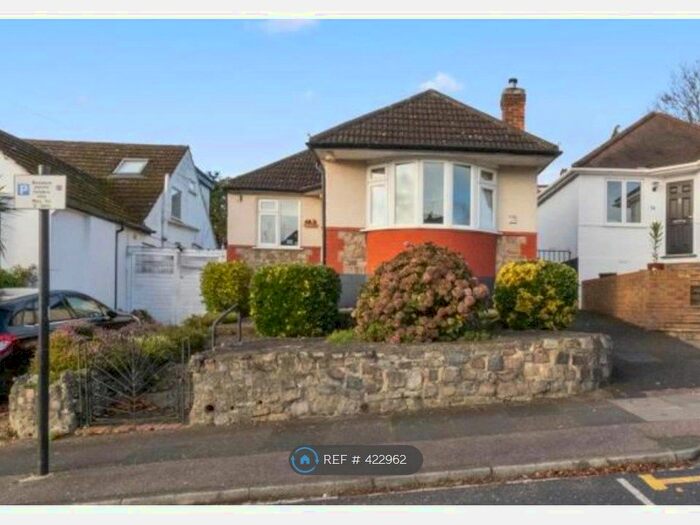 2 Bedroom Bungalow To Rent In Milton Avenue, Barnet, EN5