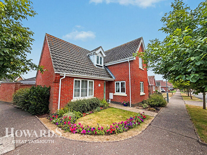 3 Bedroom Detached House For Sale In Walnut Tree Avenue, Martham, NR29