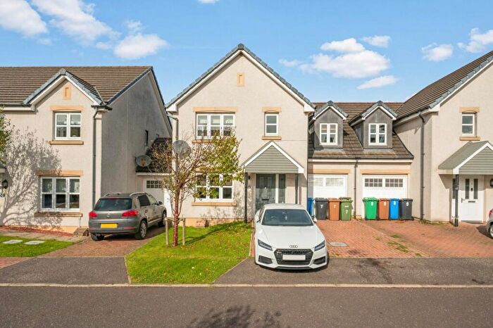 3 Bedroom Semi-Detached House For Sale In Livingstone Place, Crossgates, KY4