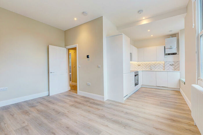 2 Bedroom Apartment To Rent In East Dulwich London, SE22