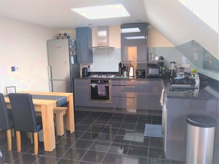 1 Bedroom Flat To Rent In High Road, East Finchley, N2