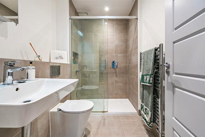2 Bedroom Apartment For Sale In The Colonnade, Maidenhead, SL6