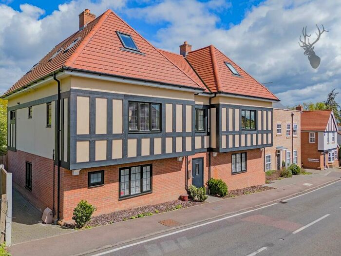 3 Bedroom Apartment For Sale In Coppice Row, Theydon Bois, Essex, CM16