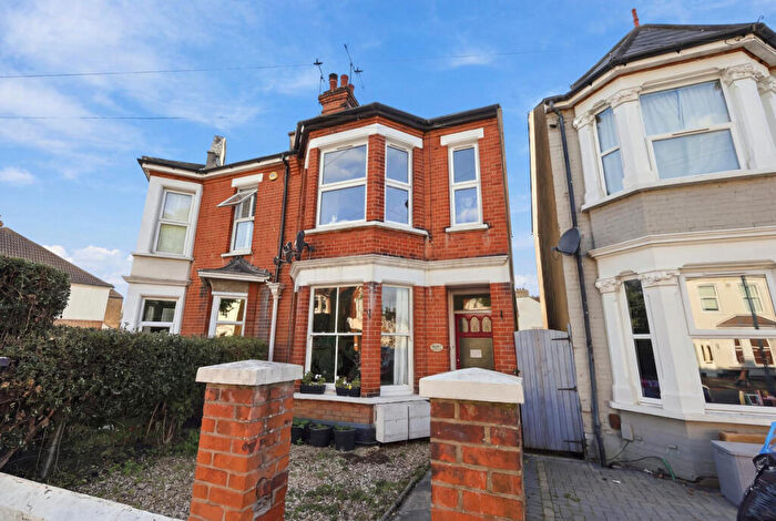 1 Bedroom Apartment For Sale In Christchurch Road, Southend-on-sea, SS2