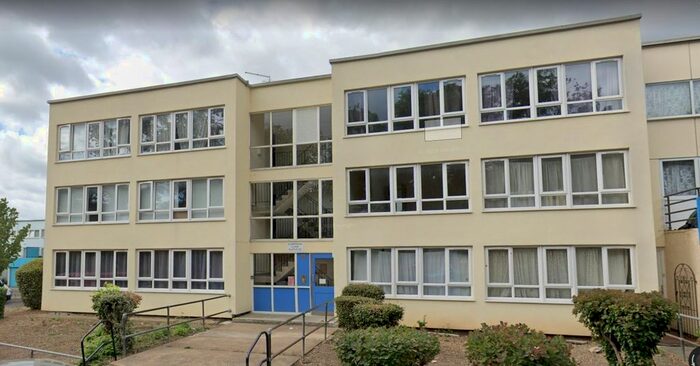 1 Bedroom Flat To Rent In Glamorgan Close, Mitcham, CR4