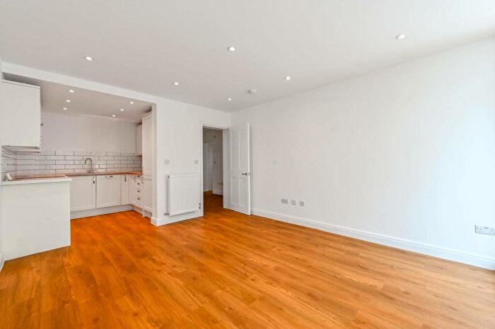 3 Bedroom Flat To Rent In Haverstock Hill, Camden, London, NW3