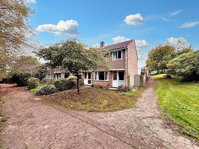 3 Bedroom End Of Terrace House For Sale In Rosslyn Way, Thornbury, BS35