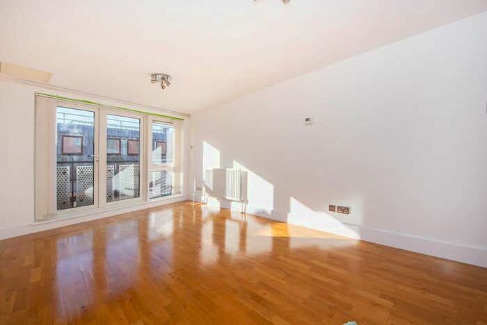 2 Bedroom Flat To Rent In Wadbrook Street, Kingston Upon Thames KT1