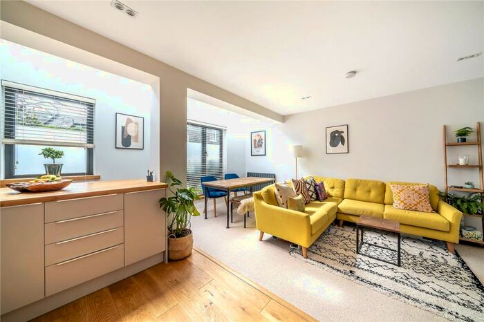 1 Bedroom Apartment To Rent In Oakhurst Grove, East Dulwich, London, SE22